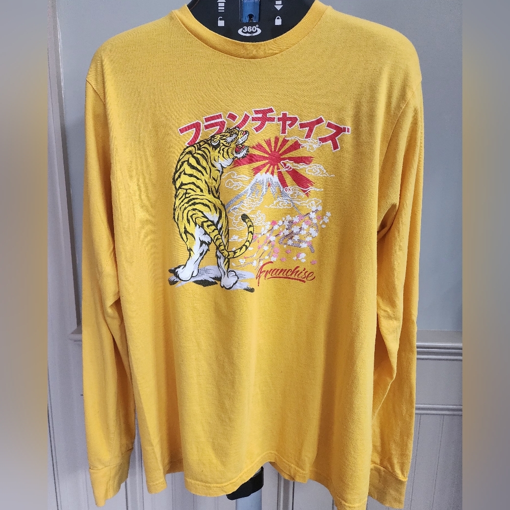 Long sleeve tiger shirt Medium